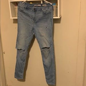 Light Hollister ripped jeans